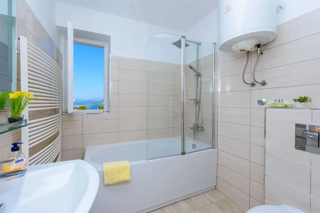Spacious Villa Retreat With Heated Pool, Dubrovnik