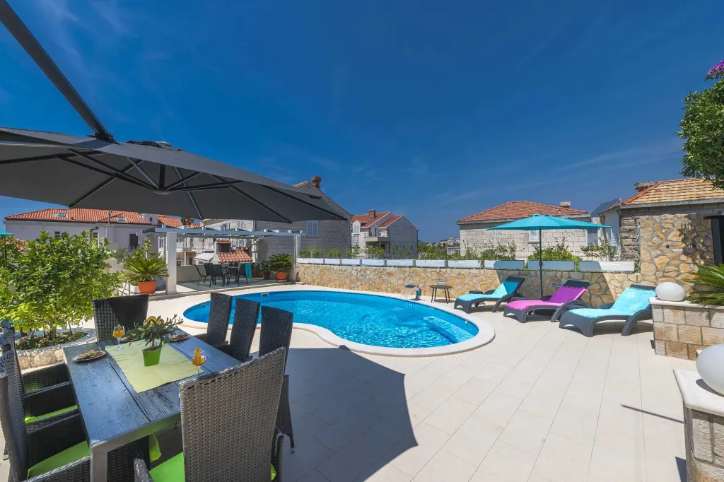 Spacious Villa Retreat With Heated Pool, Dubrovnik