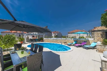 Spacious Villa Retreat With Heated Pool, Dubrovnik