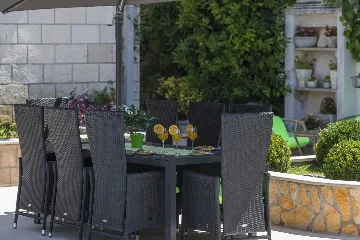 Spacious Villa Retreat With Heated Pool, Dubrovnik