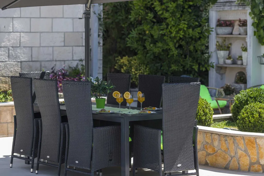 Spacious Villa Retreat With Heated Pool, Dubrovnik