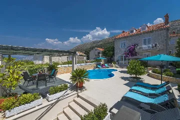 Spacious Villa Retreat With Heated Pool, Dubrovnik