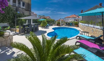 Spacious Villa Retreat With Heated Pool, Dubrovnik