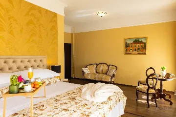 Spacious Family Villa with Pool in Mlini