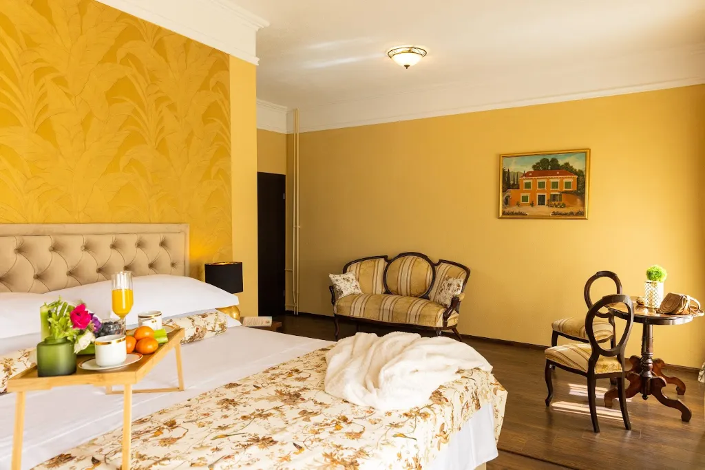 Spacious Family Villa with Pool in Mlini