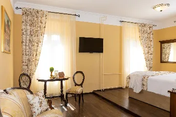 Spacious Family Villa with Pool in Mlini