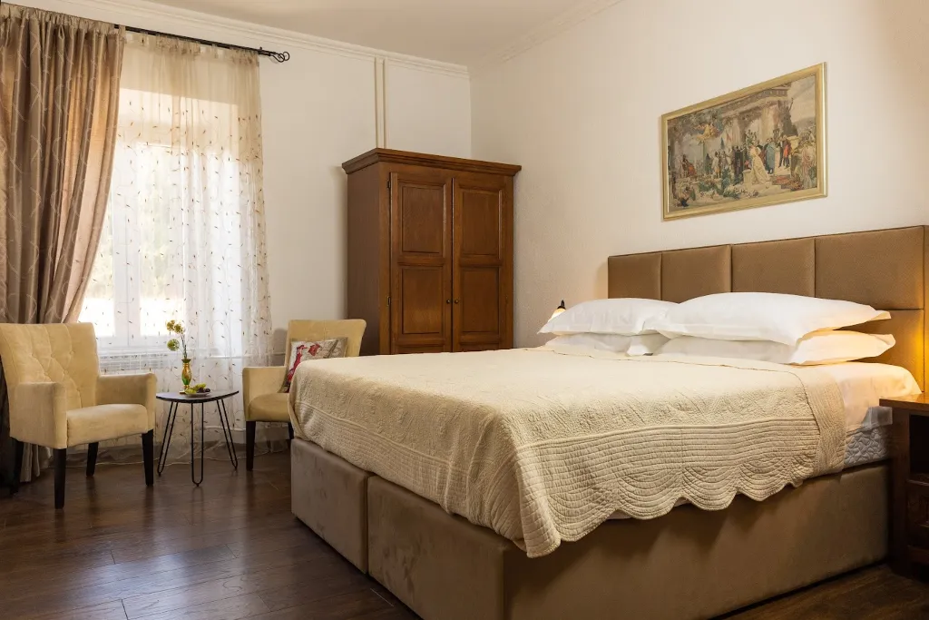 Spacious Family Villa with Pool in Mlini