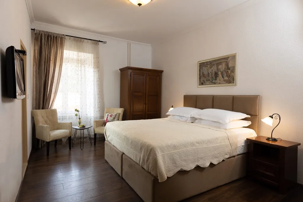 Spacious Family Villa with Pool in Mlini