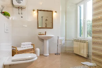 Spacious Family Villa with Pool in Mlini