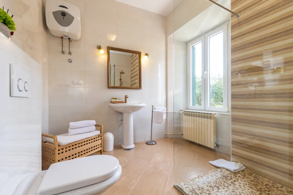 Spacious Family Villa with Pool in Mlini