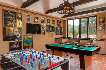 Spacious Family Villa with Pool in Mlini