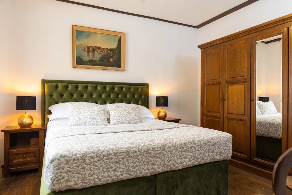 Spacious Family Villa with Pool in Mlini