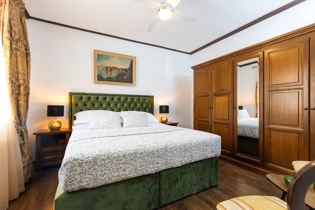 Spacious Family Villa with Pool in Mlini