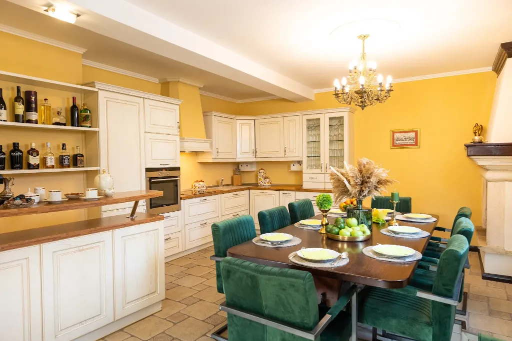 Spacious Family Villa with Pool in Mlini