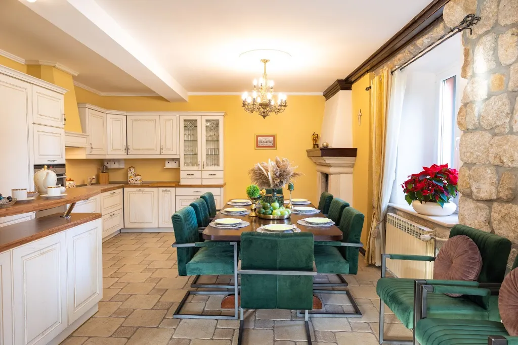 Spacious Family Villa with Pool in Mlini