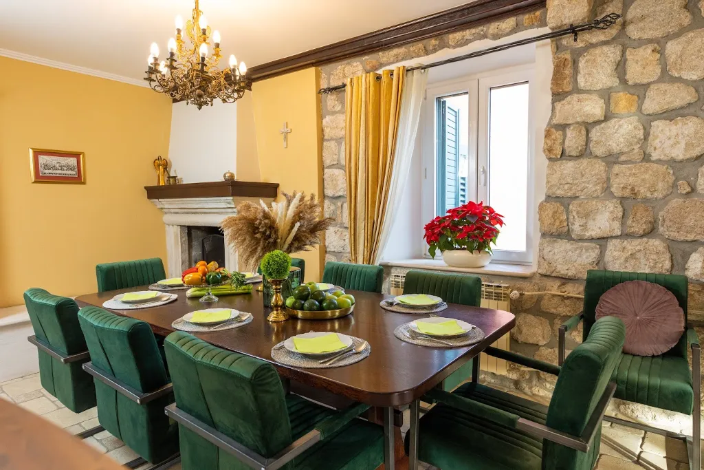 Spacious Family Villa with Pool in Mlini