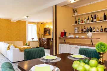 Spacious Family Villa with Pool in Mlini