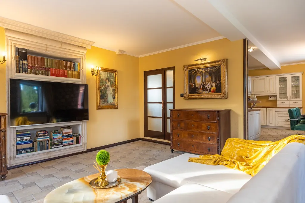 Spacious Family Villa with Pool in Mlini