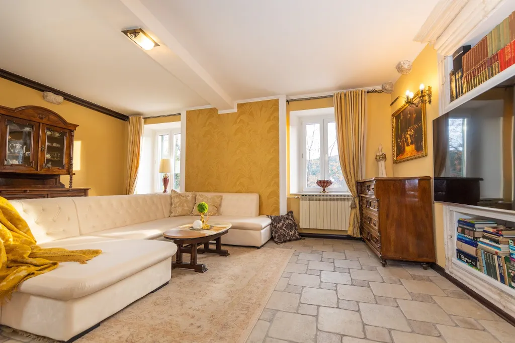 Spacious Family Villa with Pool in Mlini