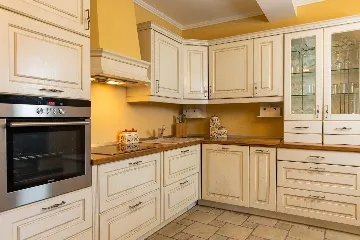 Spacious Family Villa with Pool in Mlini