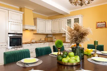 Spacious Family Villa with Pool in Mlini