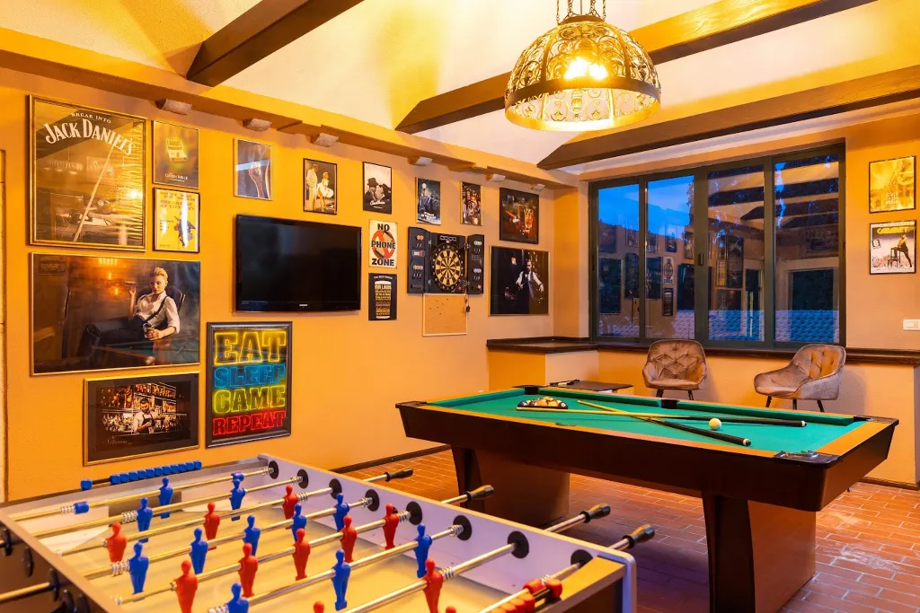 Spacious Family Villa with Pool in Mlini