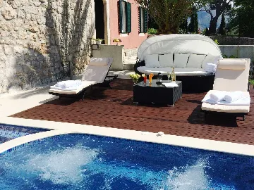 Spacious Family Villa with Pool in Mlini