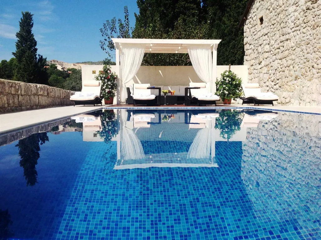 Spacious Family Villa with Pool in Mlini