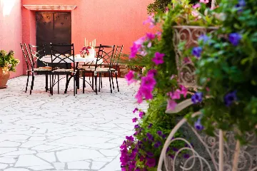 Spacious Family Villa with Pool in Mlini