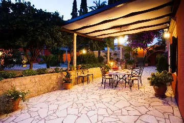 Spacious Family Villa with Pool in Mlini