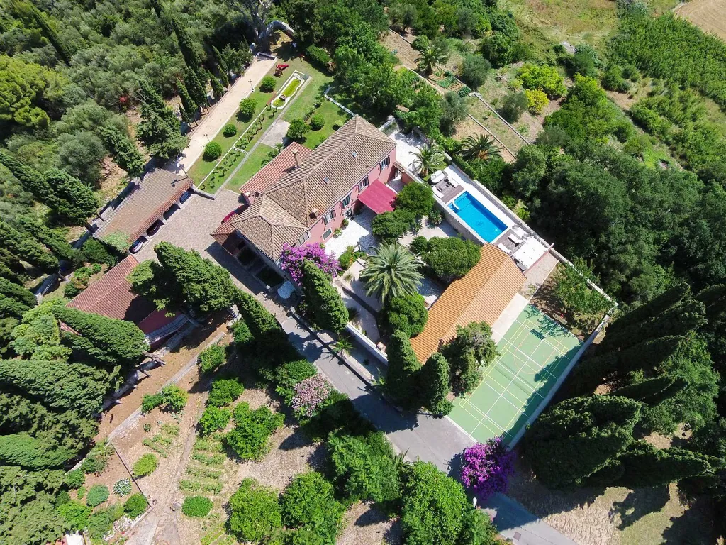 Spacious Family Villa with Pool in Mlini
