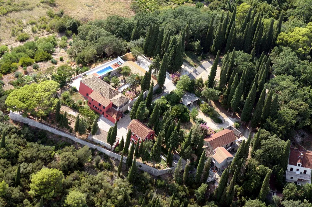 Spacious Family Villa with Pool in Mlini