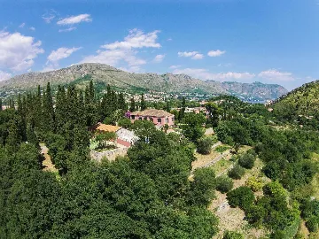 Spacious Family Villa with Pool in Mlini