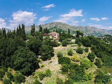 Spacious Family Villa with Pool in Mlini