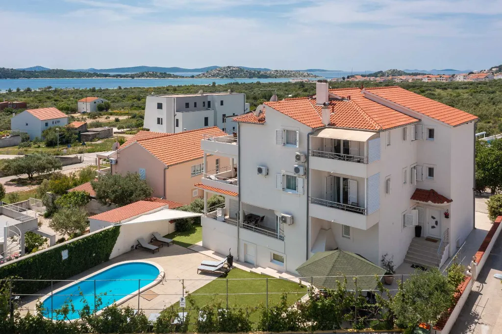 Modern Apartment with Pool, Second Floor, Vodice