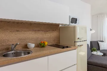 Modern Apartment with Pool, Second Floor, Vodice