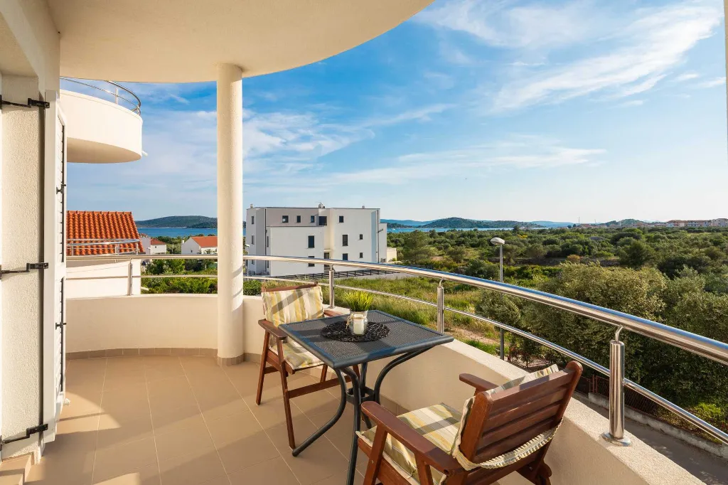 Modern Poolside Apartment for Two in Vodice