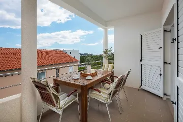 Modern Seaside Apartment with Pool in Vodice