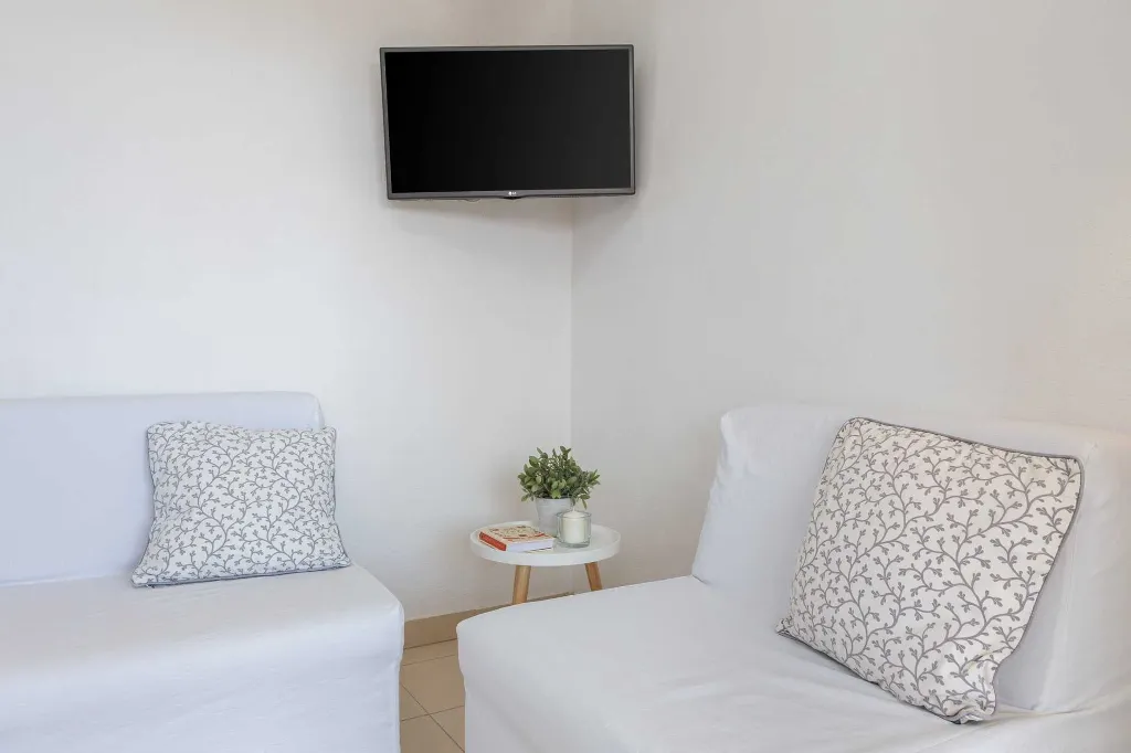 Modern Seaside Apartment with Pool in Vodice