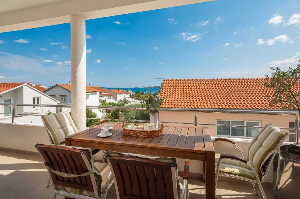 Modern Seaside Apartment with Pool in Vodice