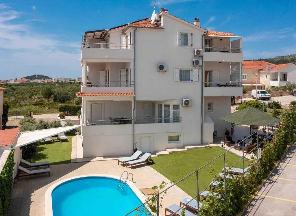 Cozy Poolside Apartment for Two in Vodice