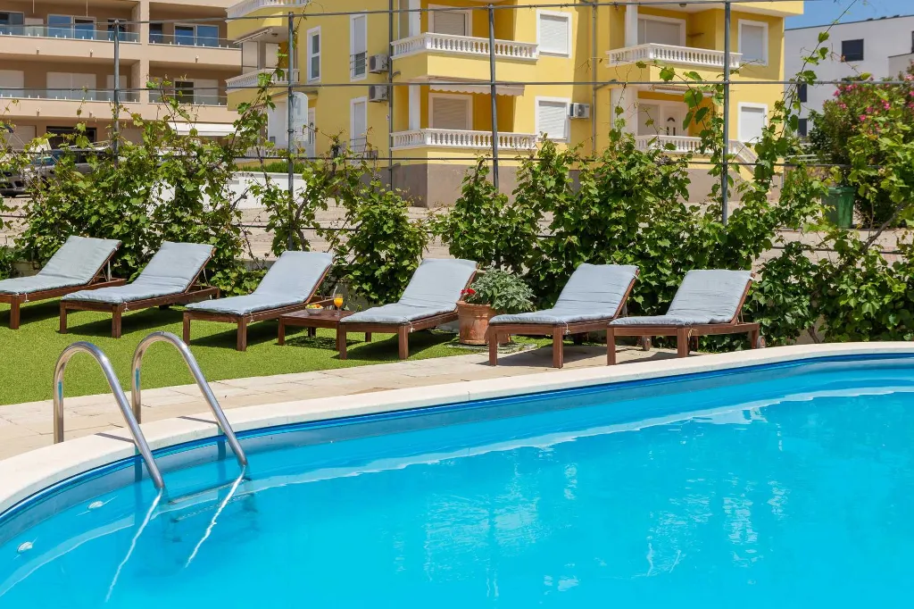 Cozy Poolside Apartment for Two in Vodice