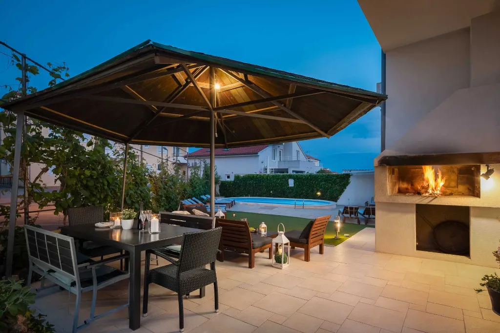 Cozy Poolside Apartment for Two in Vodice