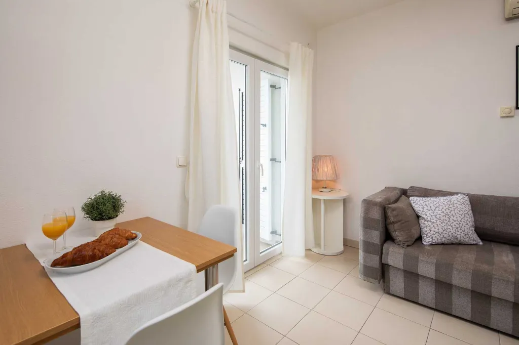 Cozy Poolside Apartment for Two in Vodice