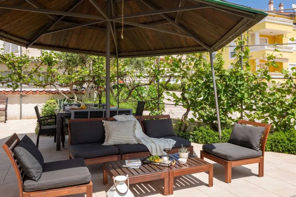 Poolside Apartment Retreat Vodice