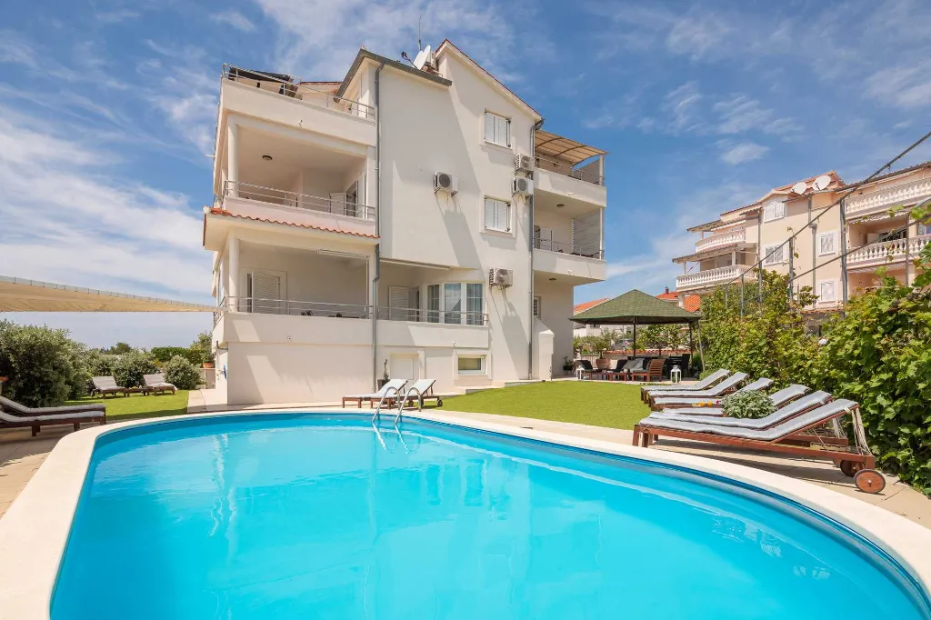 Poolside Apartment Retreat Vodice