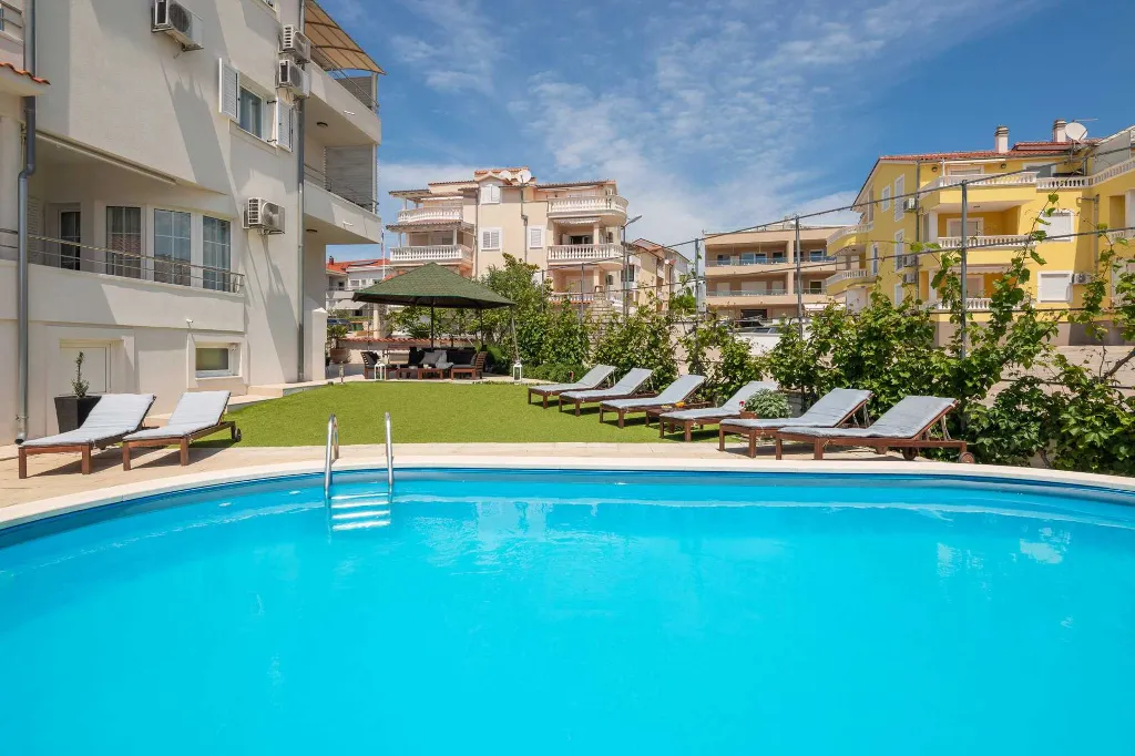Poolside Apartment Retreat Vodice