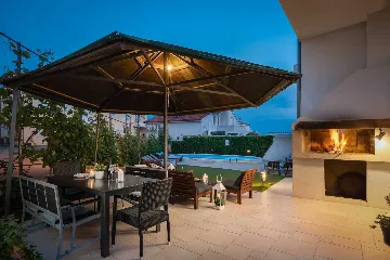 Poolside Apartment Retreat Vodice