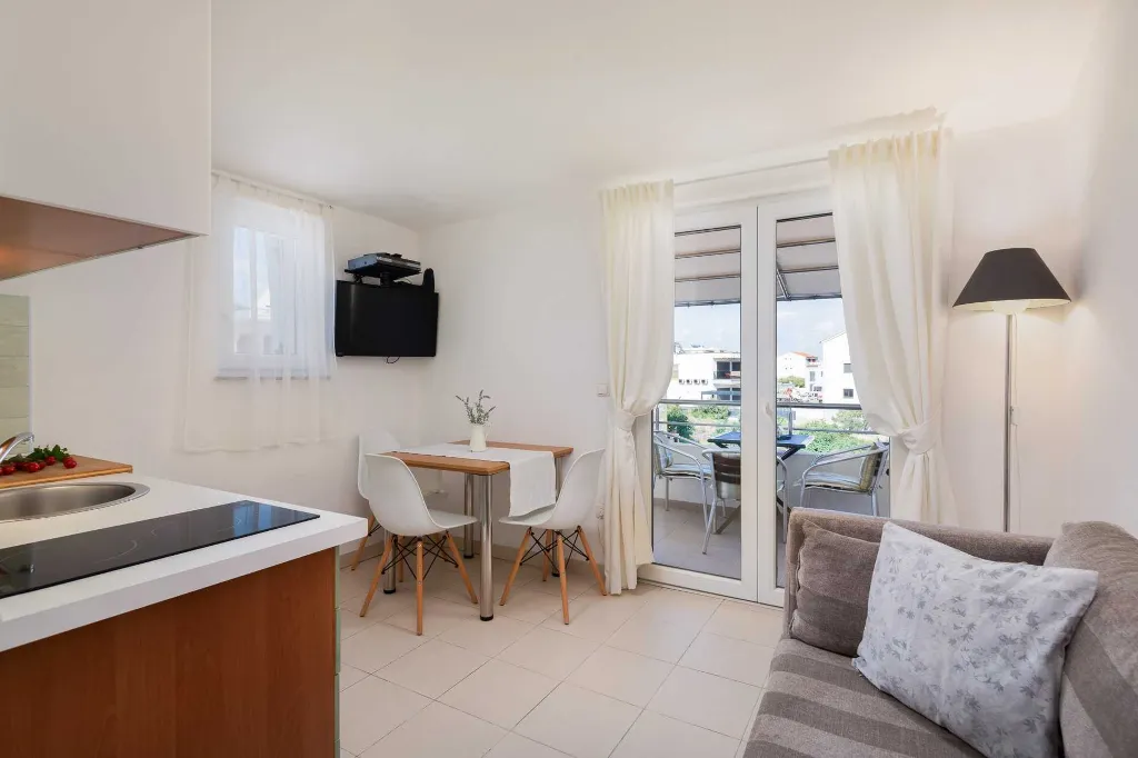 Poolside Apartment Retreat Vodice