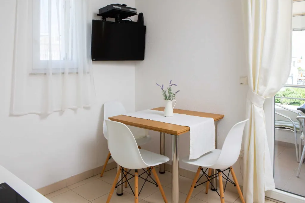 Poolside Apartment Retreat Vodice